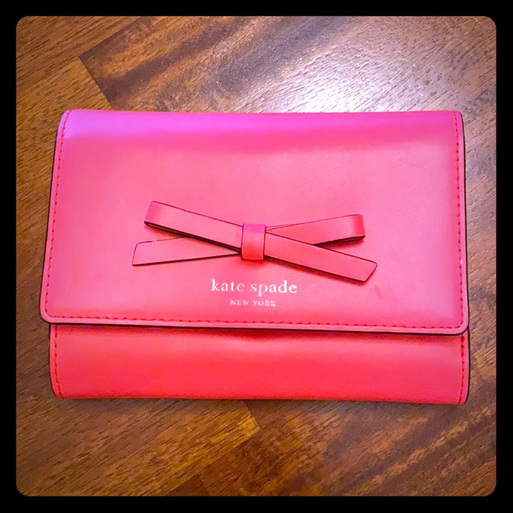 Bright pink Kate Spade wallet ♠️